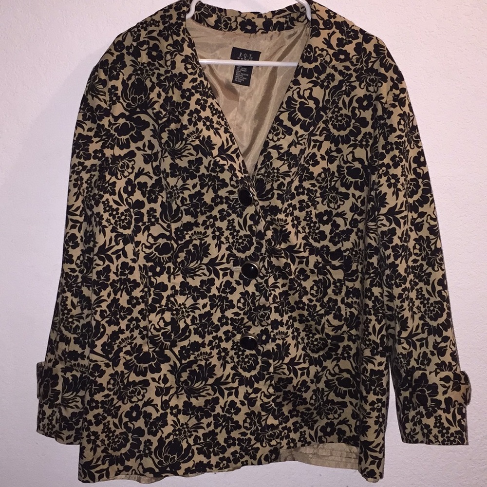 RQT Woman Tan and Black Button Up Blazer 3X